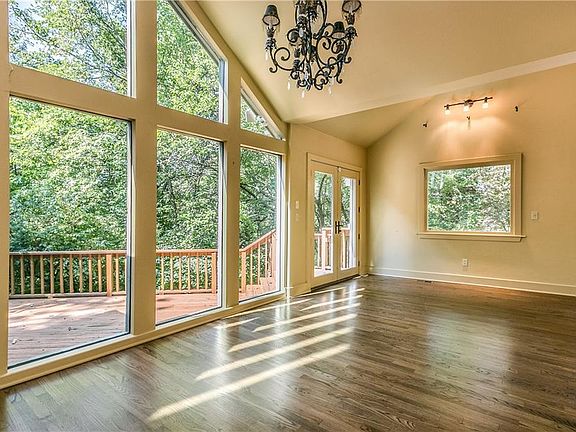 3rd image of 774 N Ashwood Ave
