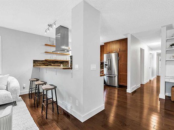 3rd image of 2807 E 29th St SW