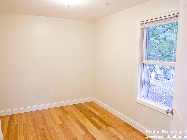 35 Forbes St #2L — Photo 3