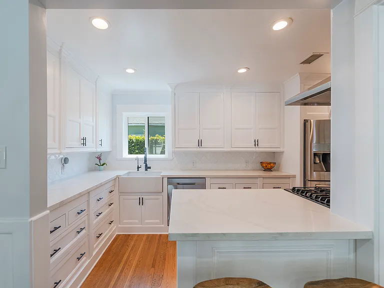 246 N Stevens St — Photo 18