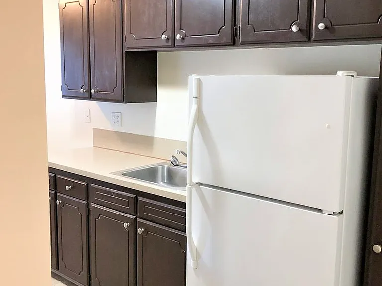 Hill Town Apartments — Photo 32
