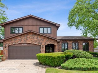 6821 Barrett St, Downers Grove, IL 60516