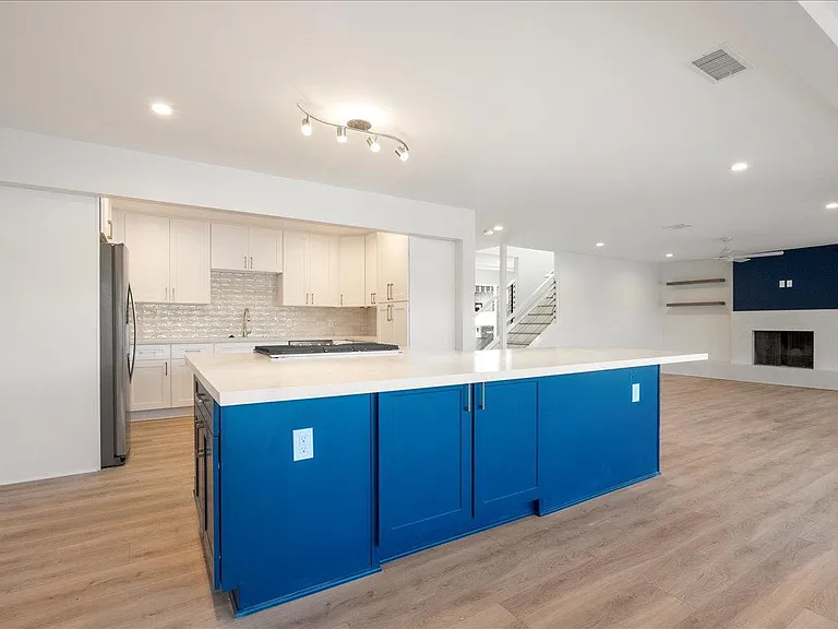 1498 La Linda Dr — Photo 1