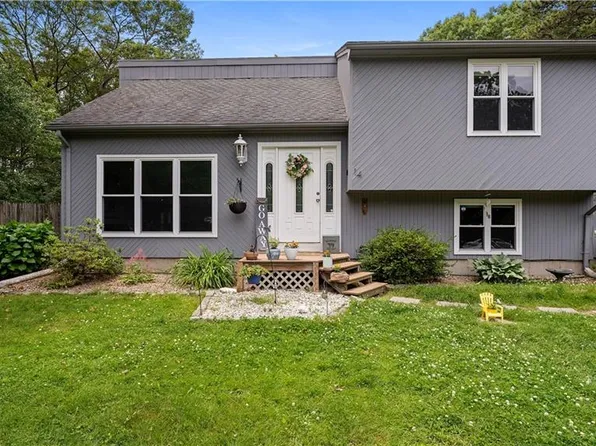 14 Deer Run Dr, Coventry, RI 02816