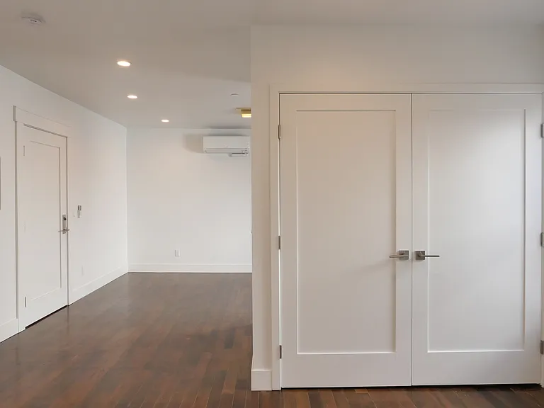 373 E Main St — Photo 15