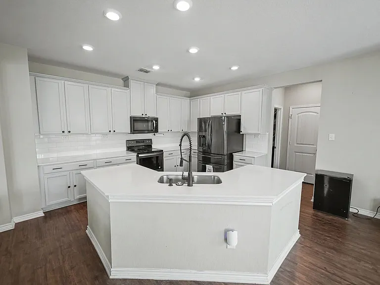 9406 Copperway — Photo 14