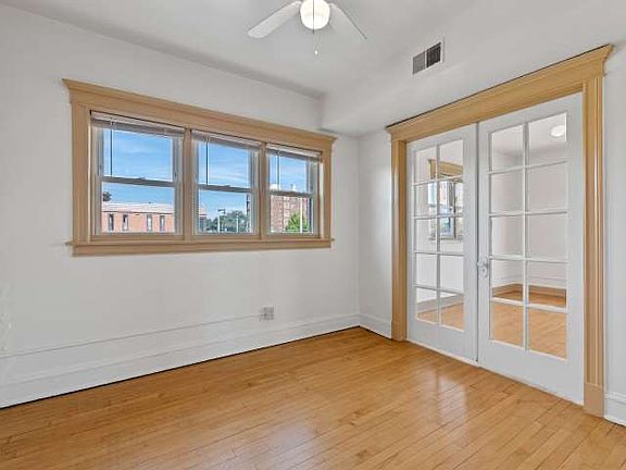 3rd image of 2217 W Wisconsin Ave #5