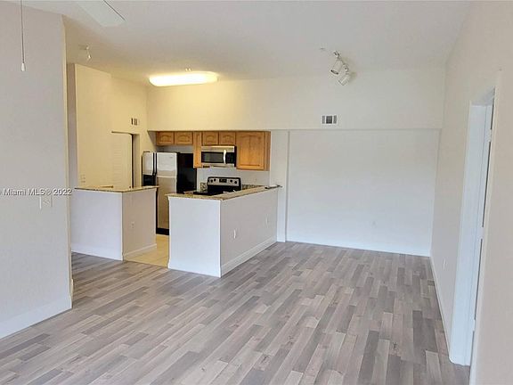 5th image of 271 SW Palm Dr APT 305