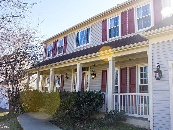 3rd image of 4 Westbrook Ln
