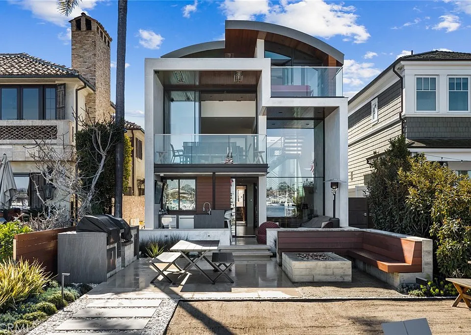 1509 E Bay Ave