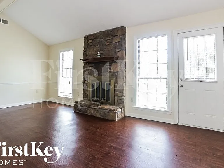 4877 Summitridge Dr — Photo 3