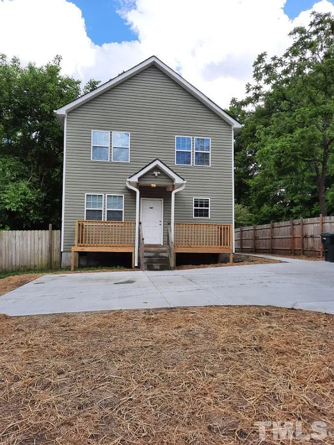 6 bed, 3.0 bath, 1800 sqft, $2,095 — Photo 1