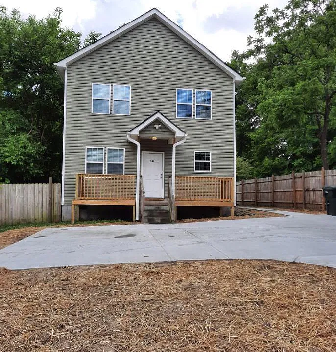 407 End Ave