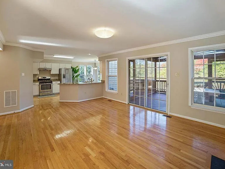 18404 Crownsgate Cir — Photo 13