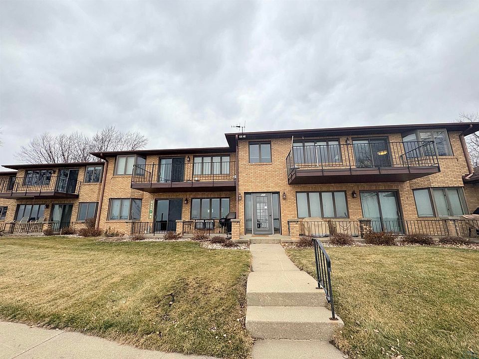 1st image of 903 Lakeshore Dr #4