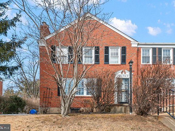 2nd image of 1522 Doxbury Rd