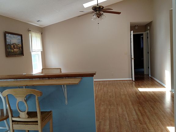 Breakfast bar & great room