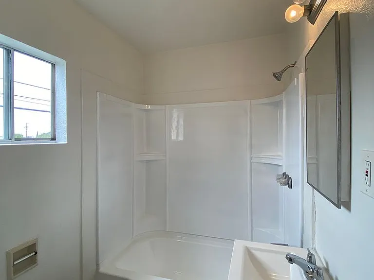 5543-5547 1/2 Atlantic Ave — Photo 6