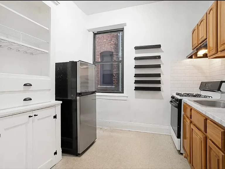 211 Saint James Pl #3C — Photo 4