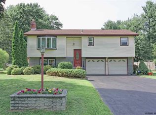 443 Wallace Rd, Schenectady, NY 12304