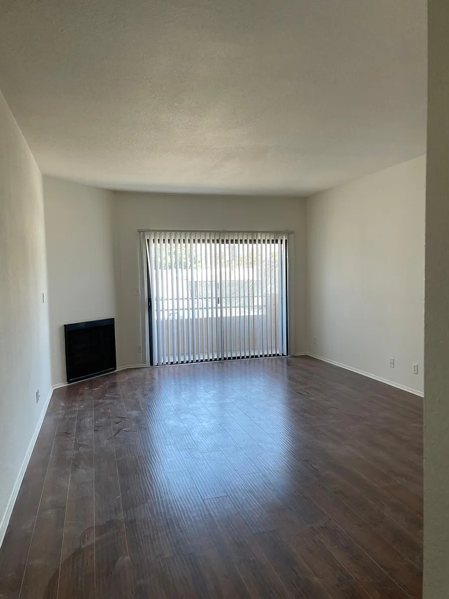 Building Photo - 3816 Beethoven St #101