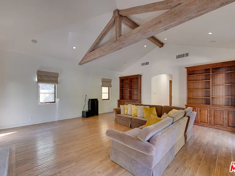 9530 Hidden Valley Rd — Photo 15