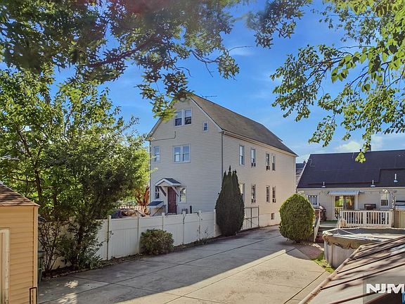 4th image of 11 Raritan Avenue