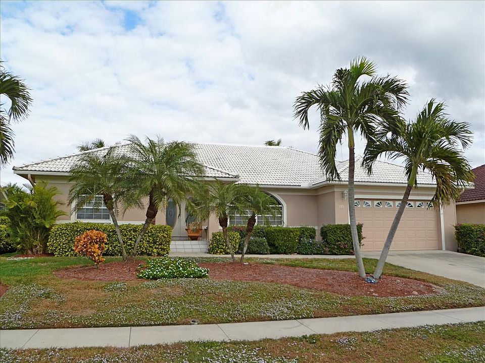 395 Edgewater Court