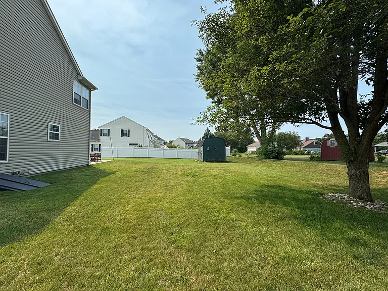 35 Lois Ln — Photo 50
