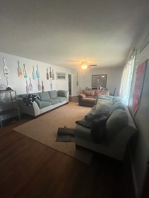 5 bed, 1288 sqft, $2,100 — Photo 2