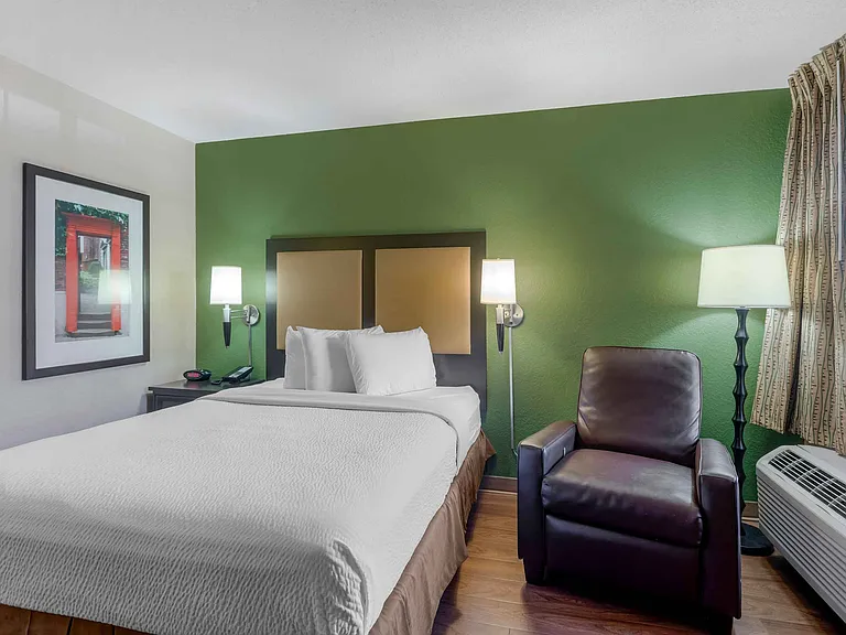 Studio Suite - 1 Queen Bed