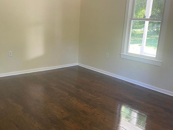 3rd image of 308 Campbell St
