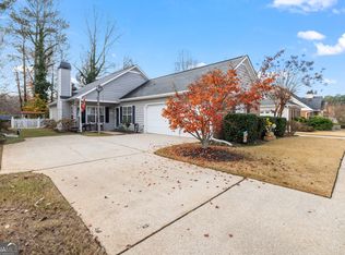 195 Woodgate Dr, Fayetteville, GA