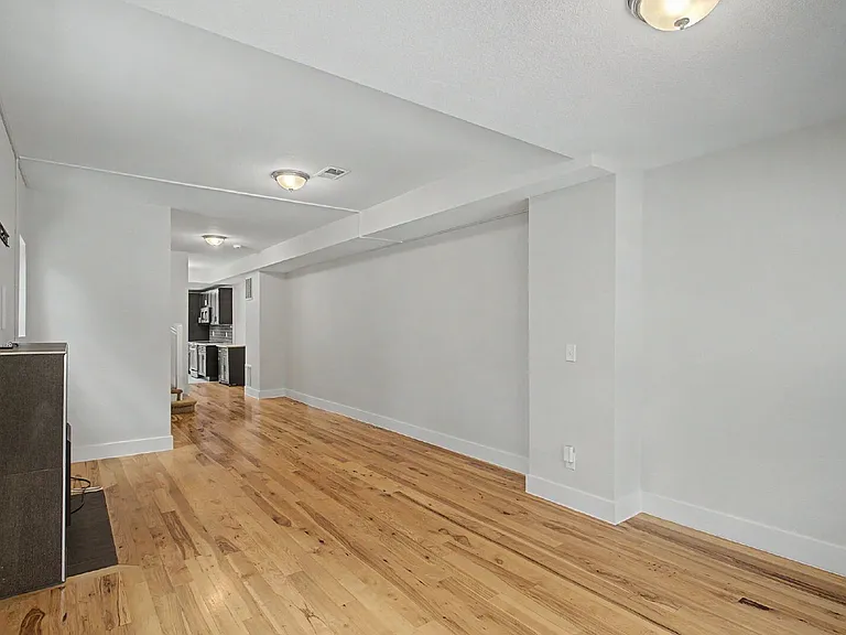1230 N Logan St — Photo 16