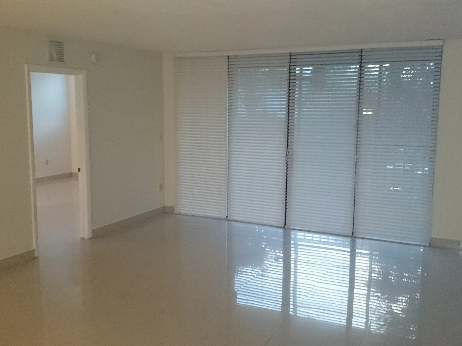 2 bed, 2.5 bath, 1955 sqft, $2,995 — Photo 2