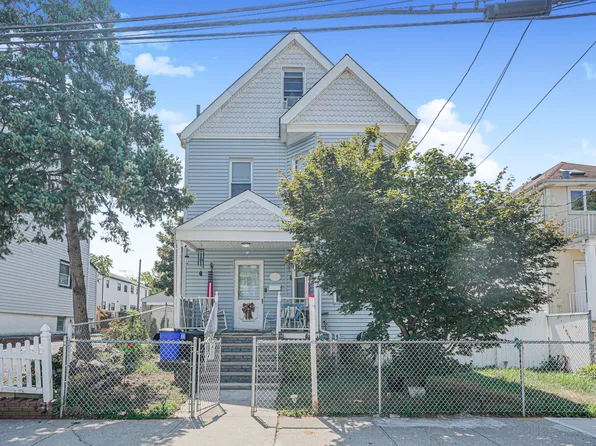 64 Chestnut Avenue image 2 of 27