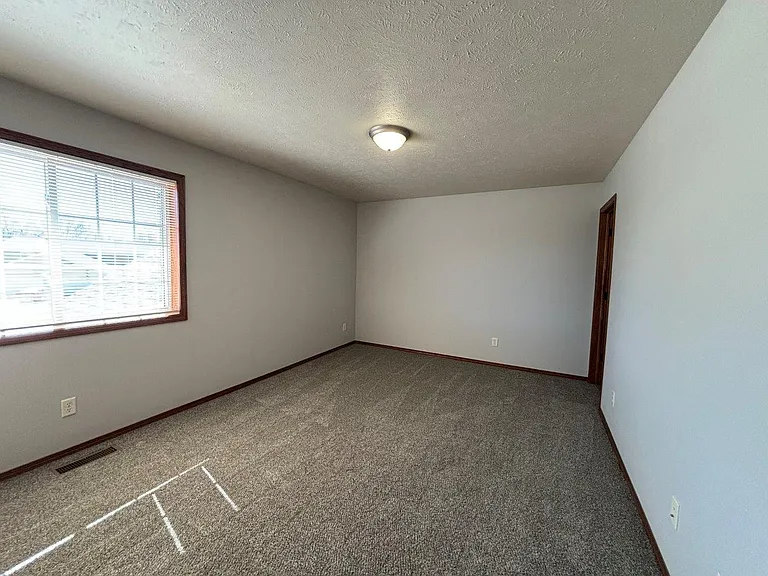 Ideal Twinhomes — Photo 22