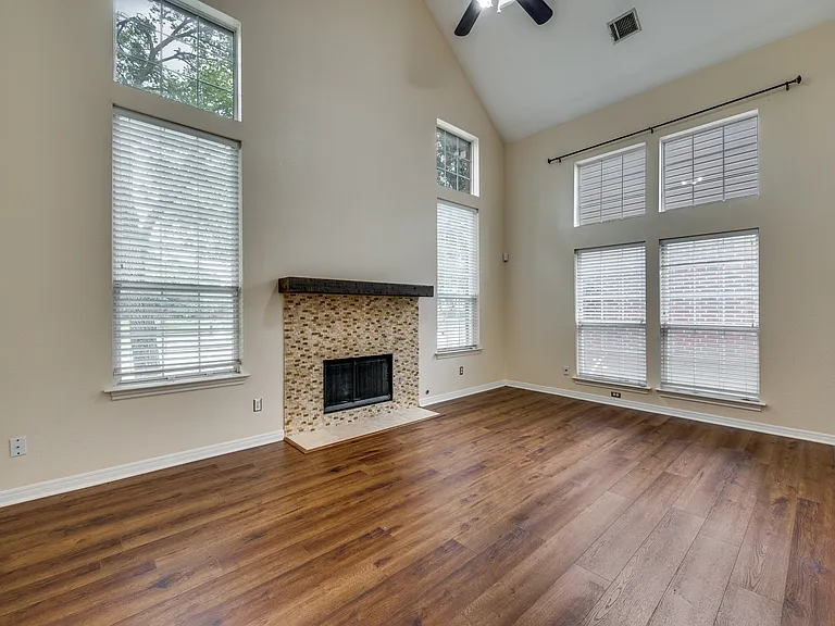 804 Santa Fe Trl — Photo 9