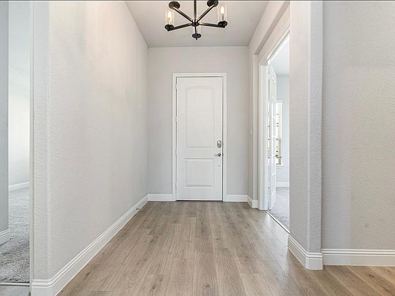 4th image of 313 Cowling Dr