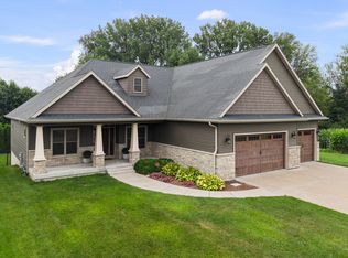 813 S 10th St, Eldridge, IA 52748