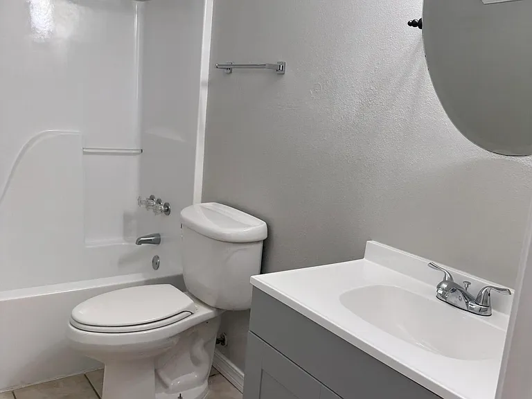 1105 Spruce St — Photo 8