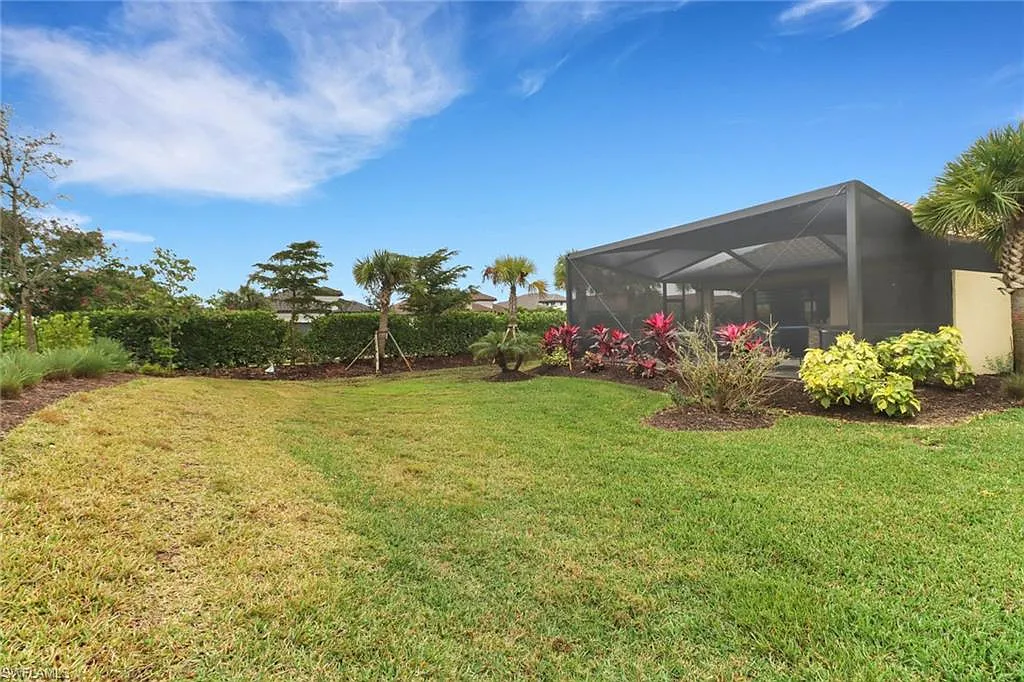3 bed, 2.0 bath, 1905 sqft, $7,500 — Photo 2