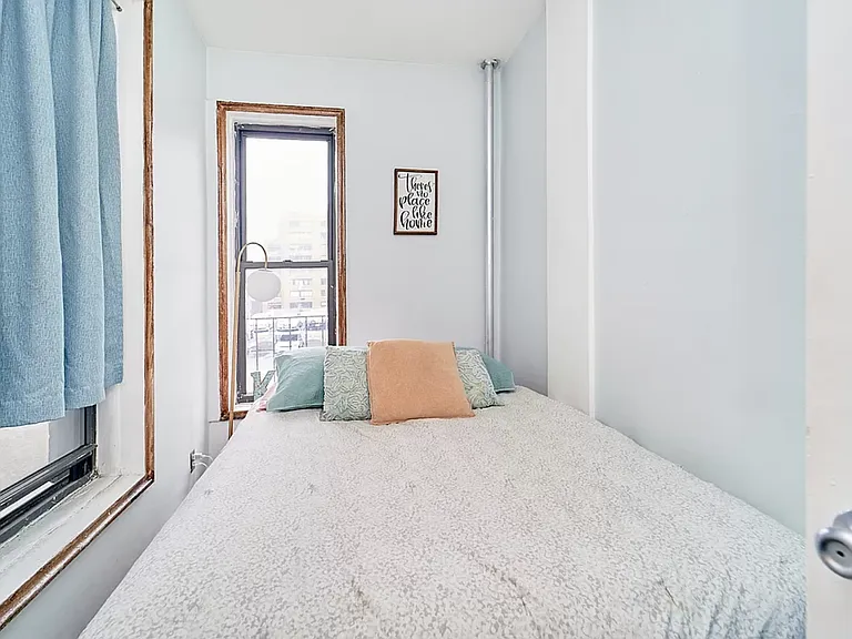 331 W 43rd St #4D — Photo 4