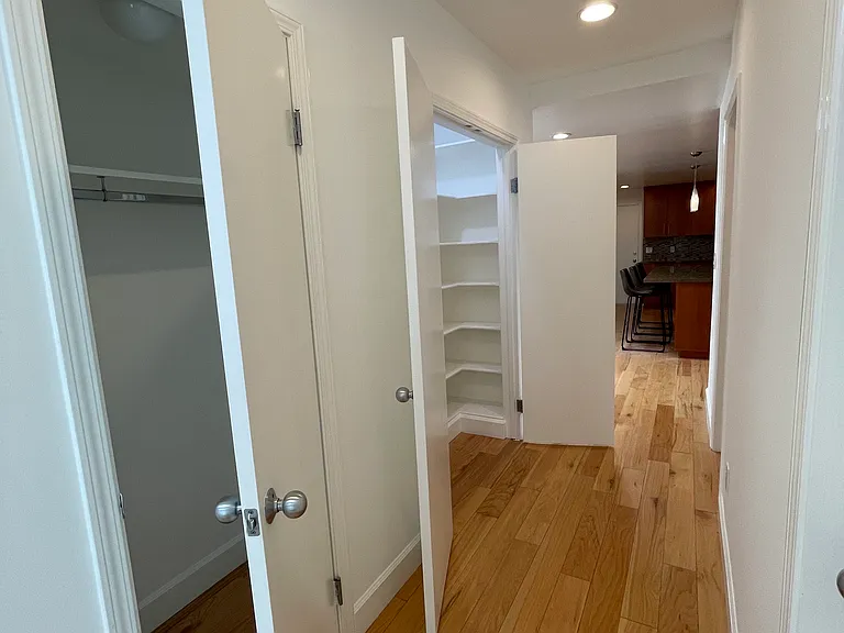 22526 Friar St — Photo 15