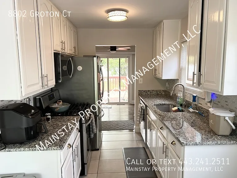 8802 Groton Ct — Photo 6
