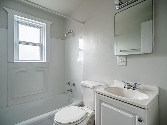4th image of 50 Linda Dr #5