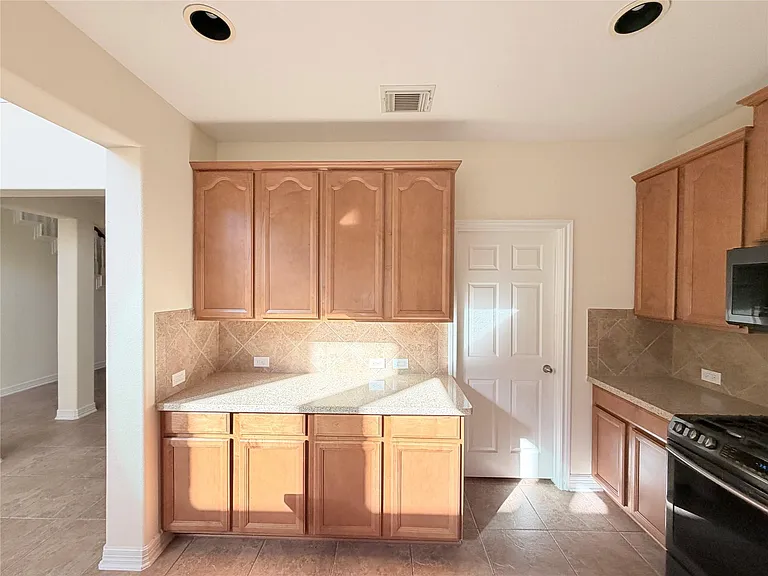 28015 Silverstream Ct — Photo 6