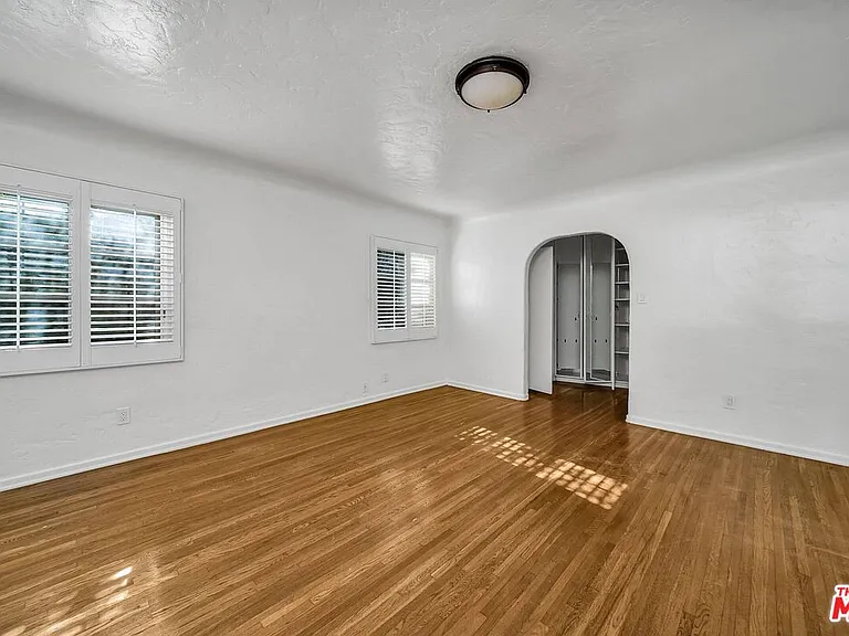 333 S Roxbury Dr — Photo 3