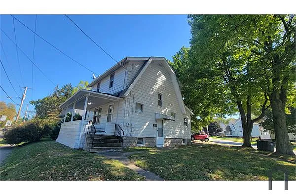 1573 East Ave photo 1
