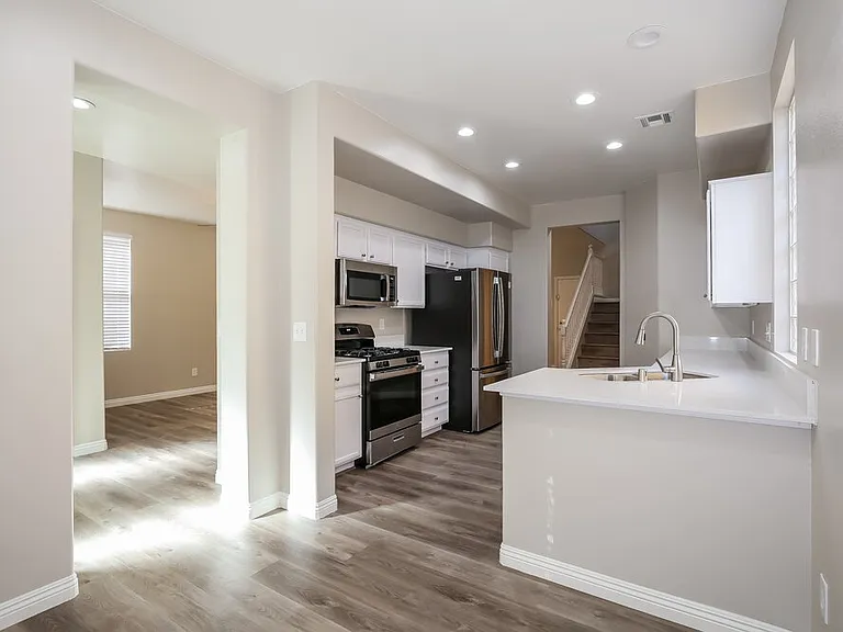 4404 Altamira Cave Dr — Photo 8